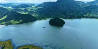 Foto panorámica del embalse de El Neusa