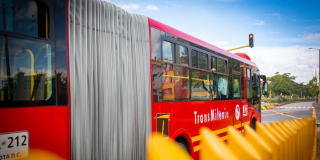 Foto de un bus de TransMilenio