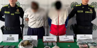 Foto de dos personas capturadas por la Policía 