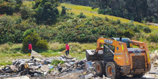 Foto de funcionarios del Distrito en un operativo de limpieza 