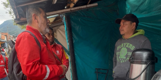 Foto de funcionarios del Distrito en un operativo de limpieza 