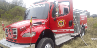 Foto que muestra un camión de Bomberos 