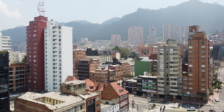 Foto de Chapinero Alto en Bogotá y de fondo los Cerros Orientales de Bogotá.