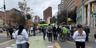 Gestores de diálogo durante movilización en Bogotá.