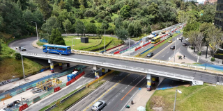 Foto del puente de la calle 100