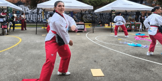 Foto que muestra una persona en un parque 