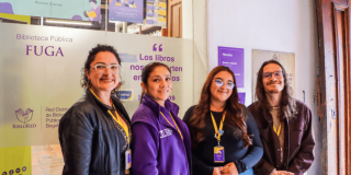 Imagen de 3 mujeres y un hombre mediadores de Leo Radio en la Biblioteca pública FUGA