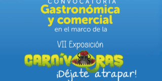Afiche promocional con fondo azul de la convocatoria gastronómica y comercial para la VII Exposición de Plantas Carnívoras. El diseño incluye los textos “Convocatoria Gastronómica y comercial”, “en el marco de la VII Exposición Carnívoras” y “¡Déjate atrapar!”, junto a una ilustración de una planta carnívora integrada en el título del evento.