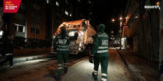 Foto que muestra trabajadores de la UAESP 