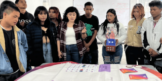 Jóvenes, mujeres y hombres en talleres de prevención de violencias contra las mujeres.