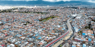Foto aérea de un frente de obra del Metro de Bogotá en la avenida Primero de Mayo.