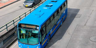 Foto de un bus de TransMilenio