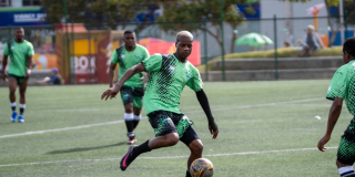 Foto de una persona jugando Fútbol 
