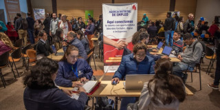 Personas asistiendo a las ferias de empleo de la Secretaría Distrital de Desarrollo Económico