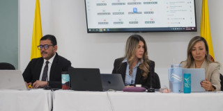 Foto de la audiencia de inicio de proceso sancionatorio contra Sencia por el estado de la grama del estadio El Campín de Bogotá.