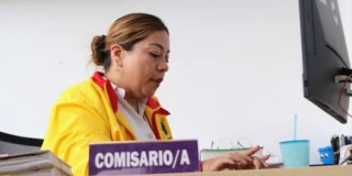 Funcionaria de las Comisaria de Familia destinadas a la atención de la población LGBTI y sus familias