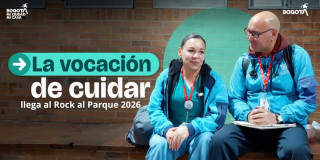 Foto de dos funcionarios de Secretaría Distrital de Salud de Bogotá.