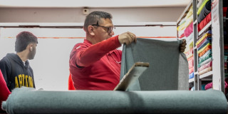 Hombre trabajando en Bogotá
