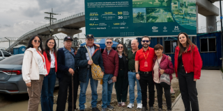 Foto de pensionados en las obras del Metro de Bogotá