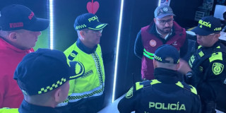 Foto del operativo de sellamiento de tres bares que funcionaban bajo fallada de sindicados en el barrio Restrepo de Bogotá.