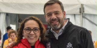 Alcalde Mayor de Bogotá Carlos Fernando Galán junto a la nueva secretaria Distrital de Integración Social, Juliana Sánchez
