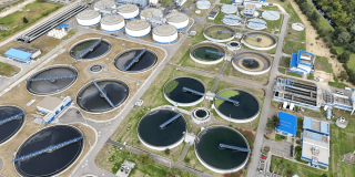 Foto que muestra tanques con agua de la PTAR Salitre