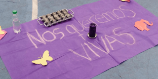 Pañuelo hecho por mujeres, que dice: "Nos queremos vivas".