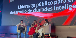 Fotografía de la consejera TIC en intervención en el evento Claro Tech Summit 2026