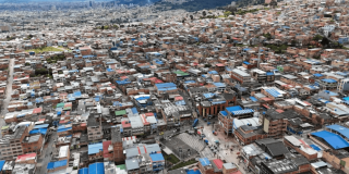 Foto paranorámica de Bogotá que muestra edificios y calles