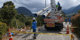 Foto que muestra personas con el uniforme de Enel Colombia 