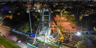 Foto de una obra de puente peatonal en Bogotá