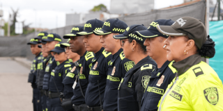Policías hombres y mujeres formados.
