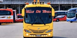 Foto de un bus intermunicipal en una de las sedes de Terminal de Transporte