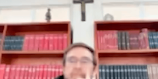 Sacerdote acusado, durante audiencia de acusación.