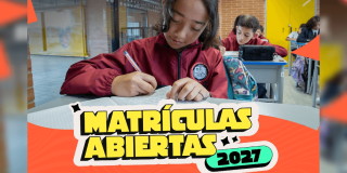 Foto que muestra una niña escribiendo en un cuaderno y el texto 'Matrículas abiertas 2027'.