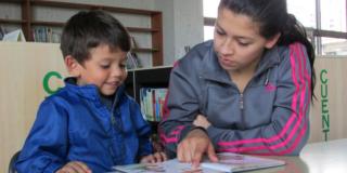 Niño leyendo - Foto:bogota.gov.co - Carolina Duarte