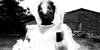 Exposición “Tierra Negra”. Fotografías de Maya Goded