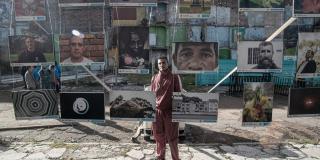 Fotografías de ex habitantes del bronx en exposición conmemorando que se cumplen 3 años de la intervención del Bronx 