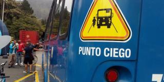 Campaña para conductores sobre los puntos ciegos en la vía.
