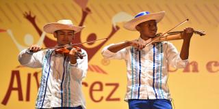 El folclor de mi pueblo violines - Foto: Teatro Mayor Julio Mario Santo Domingo