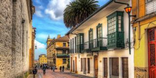 Plano general de una calle peatonal de La Candelaria.