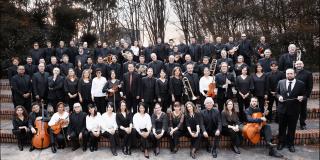 Los miembros de la Orquesta Filarmónica de Bogotá en concierto