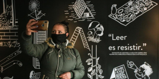 Mujer tomándose una foto