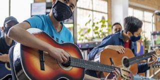 Taller de guitarra y formación para el canto coral en Ciudad Bolívar