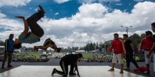 Personas haciendo freestily