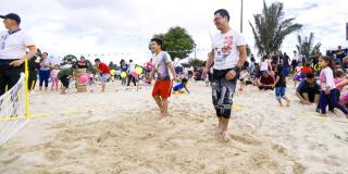 Bogotá no tiene mar, pero sí que tiene playa, ya sea para jugar en la arena