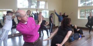 Práctica danza emoción adulto mayor