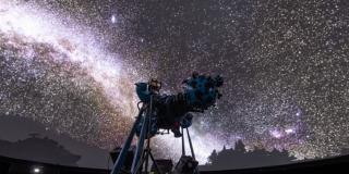 imagen de planetario y la via lactea