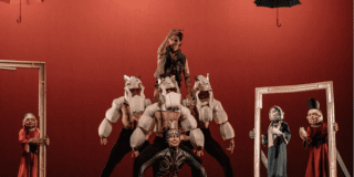 Imagen de cuatro personas personificando los personajes de las obras del maestro Botero