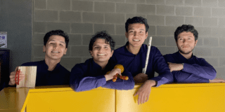 Imagen de los cuatro jóvenes integrantes de la agrupación musical que se presntará en la localidad de Kennedy el 25 de octubre.